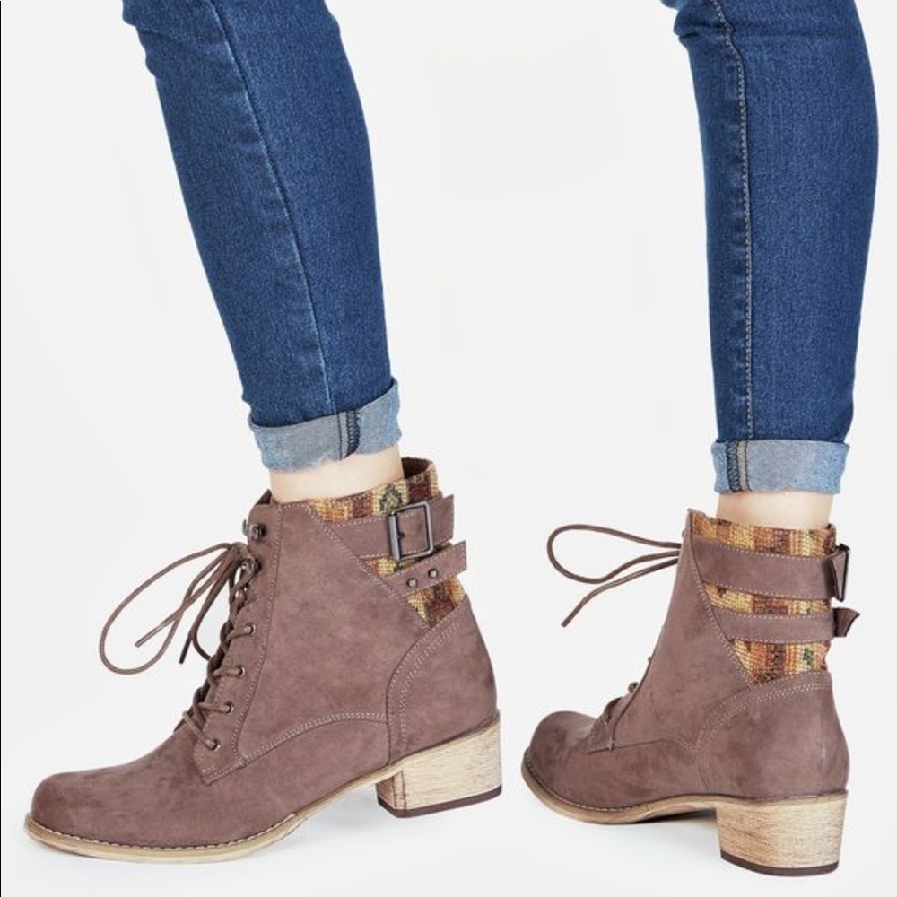 Justfab Jubilee 6.5 Grey Suede Ankle Booties Western Southwestern